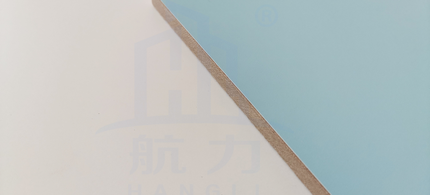 以石英纖維防火板為基材；  ●綠色環(huán)保，無(wú)甲醛、無(wú)石棉；  ●A級(jí)阻燃，防火、防潮；  ●堅(jiān)固耐用，超長(zhǎng)壽命；  ●質(zhì)輕高強(qiáng)、隔音隔熱；  ●裝配式安裝，省時(shí)、省力、經(jīng)濟(jì)；  ●表面涂層使用納米無(wú)機(jī)涂料，抗菌、防腐、防蛀、易清潔；